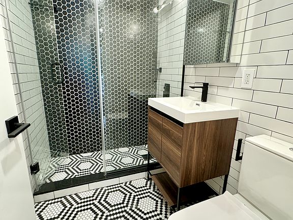 5th image of 442 E 9th St APT 2A