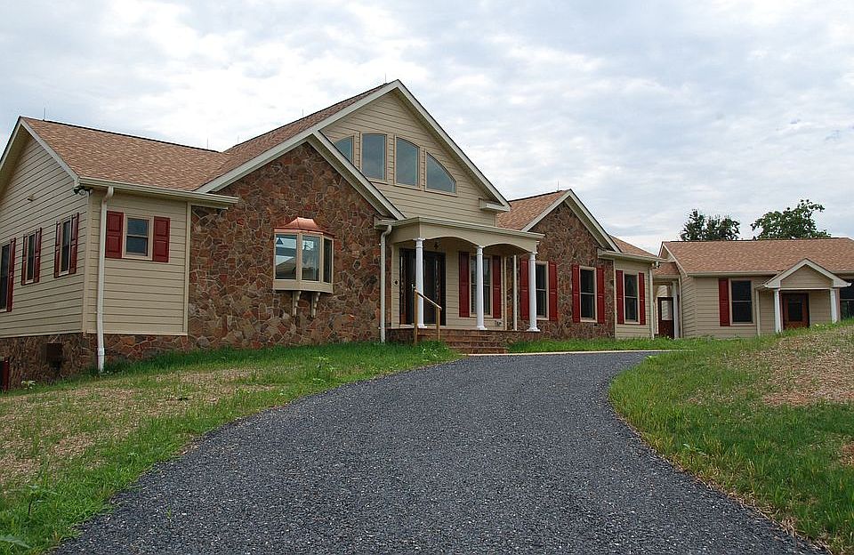 1st image of 455 Boyds Mill Ln