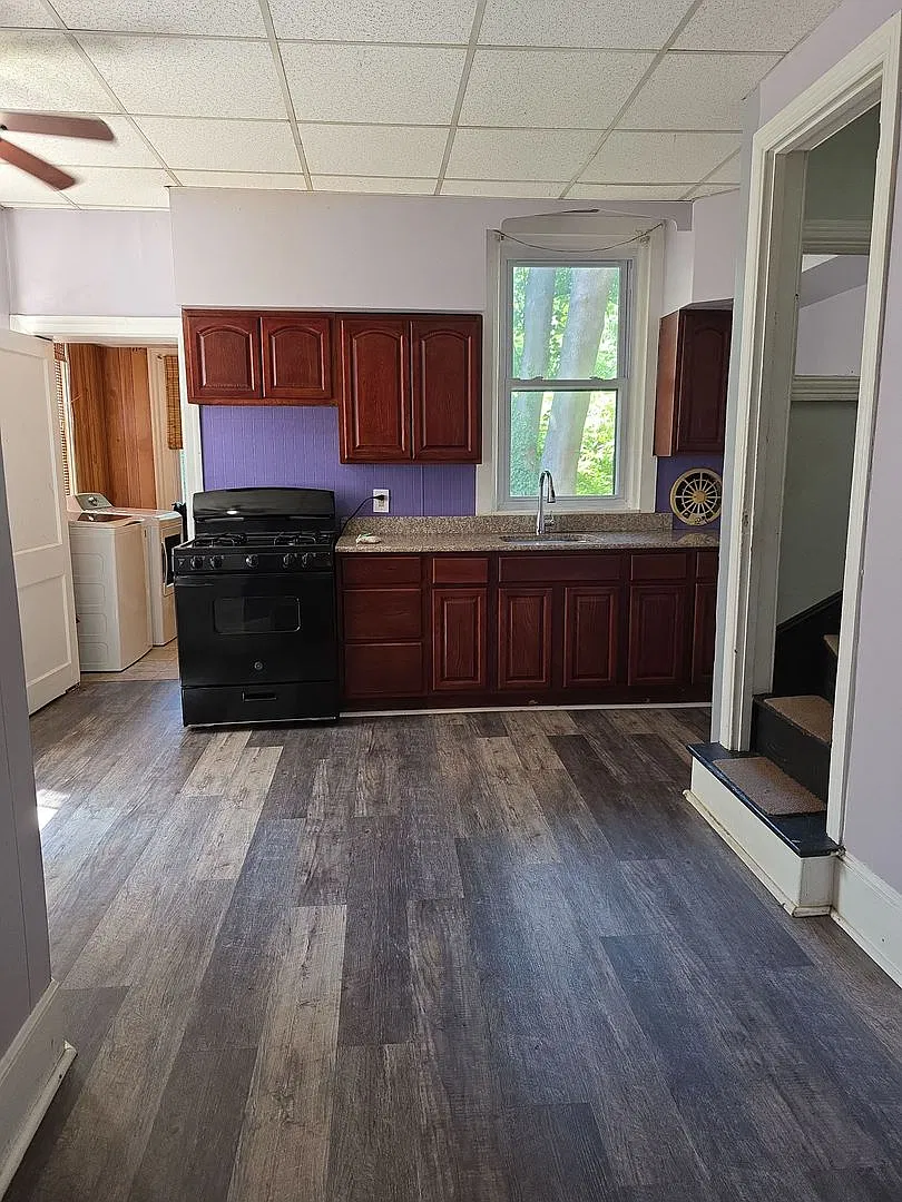 322 S 43rd St — Photo 3