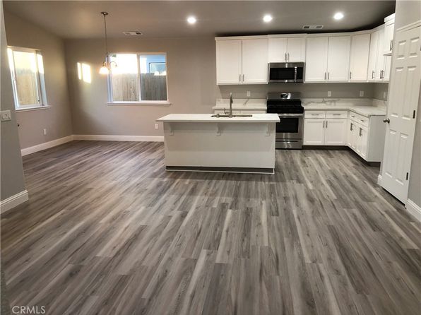 1061 Adell St, Madera, CA 93638