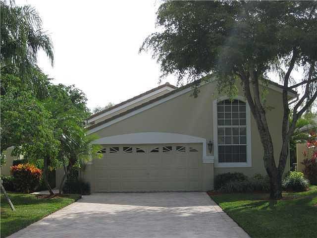1st image of 4762 Carlton Golf Dr