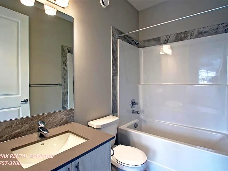 143 Lucas Ter NW #UPPER — Photo 26