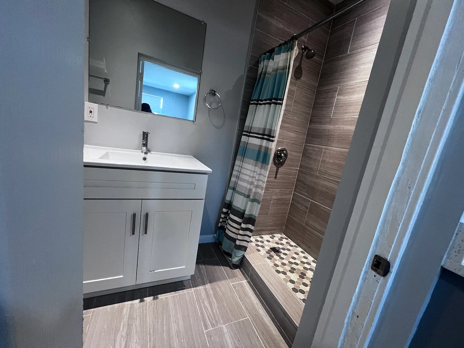 Studio, 400 sqft, $1,200 — Photo 4