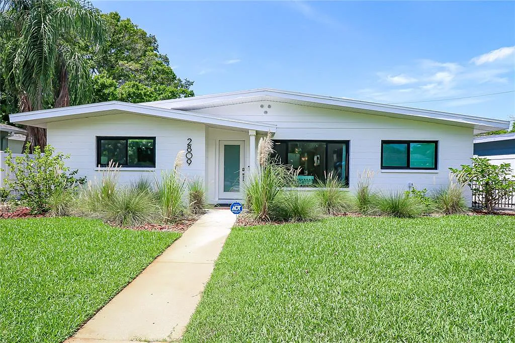 2 bed, 1.0 bath, 1096 sqft, $2,900 — Photo 1