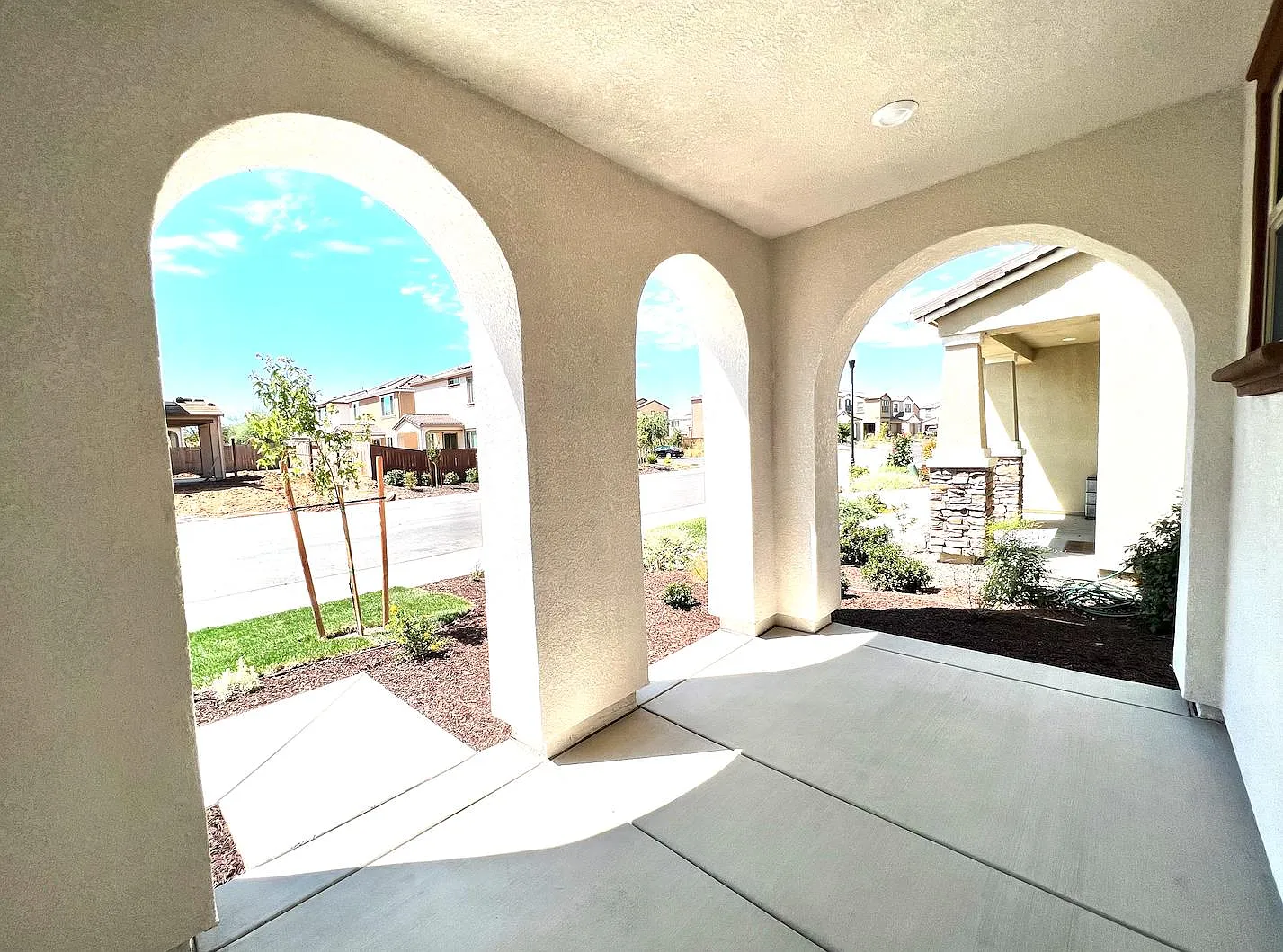 4 bed, 1945 sqft, $3,100 — Photo 3