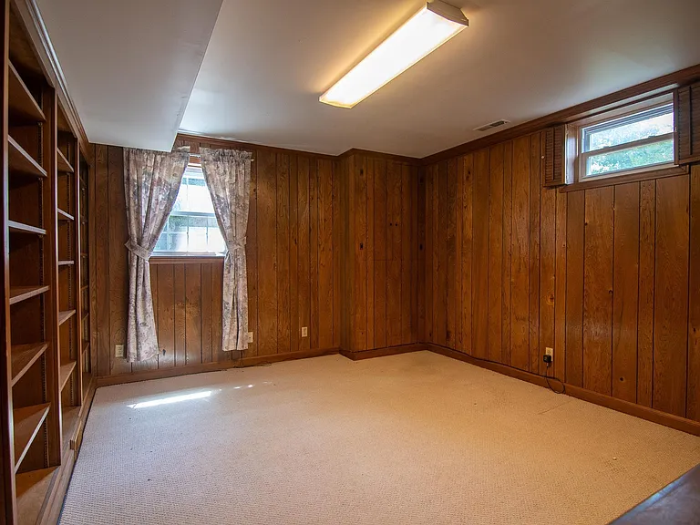 1313 Grove Rd — Photo 37