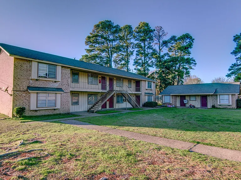 2401 Brookridge Dr #6 — Photo 3