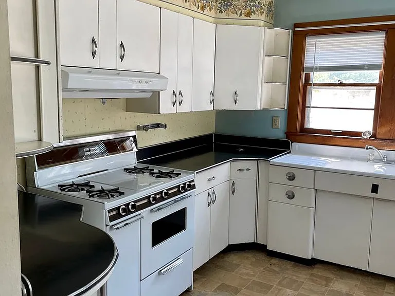 1123 N Madison St — Photo 10
