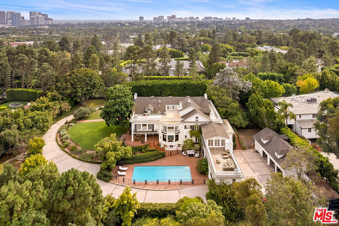 10 bed, 6.0 bath, 8484 sqft, $60,000 — Photo 3