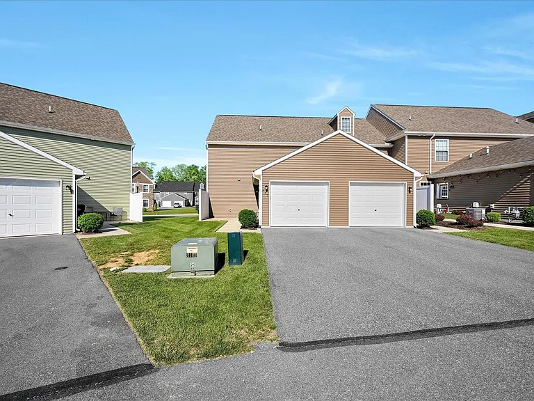 721 Farmwood Ln — Photo 24