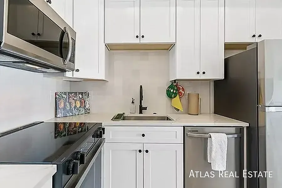 1404 Benton Street — Photo 4