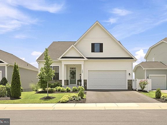 3rd image of 102 Crofton Ct