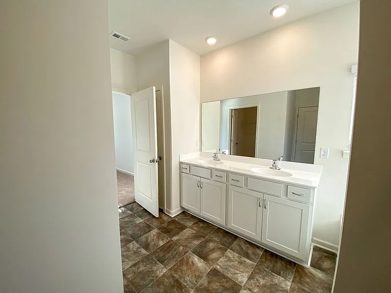 38 Crown Way — Photo 22