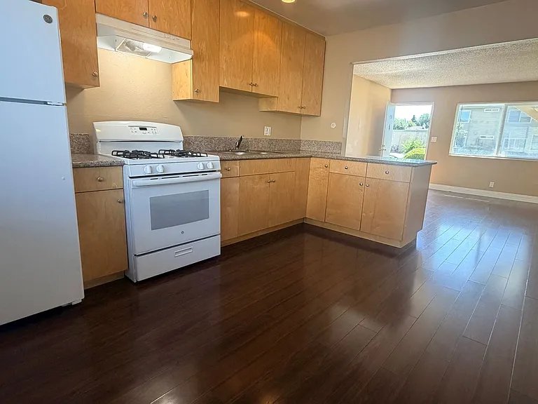 410 - 436 CA-202 — Photo 11