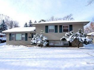 655 Willow Rd, Naperville, IL 60540