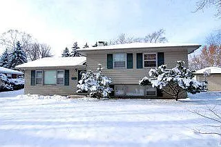 655 Willow Rd photo 1