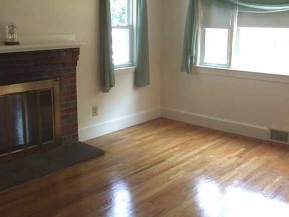 3rd image of 26 Blossom Ln