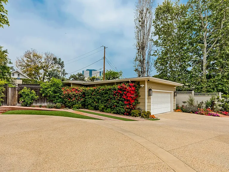4211 Toluca Lake Ave — Photo 4