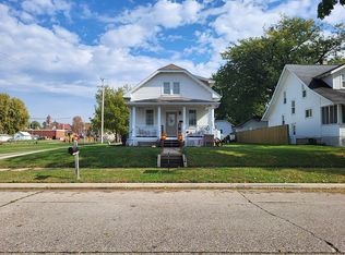207 N High St, Anamosa, IA 52205