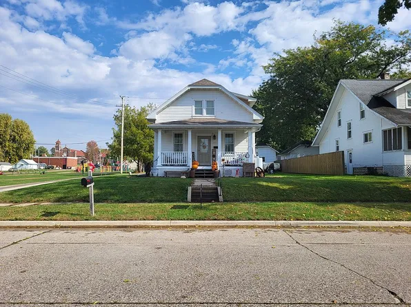 207 N High St, Anamosa, IA 52205