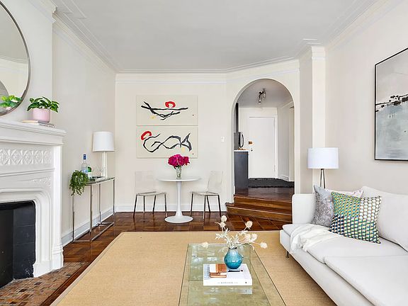 3rd image of 25 Central Park W APT 12U