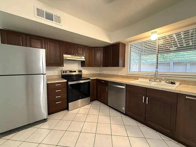 900 W Village Ln — Photo 6