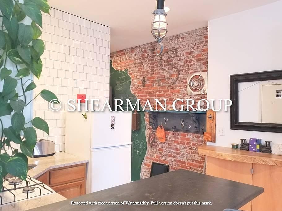 1st image of 2576 Frankford Ave APT 2R