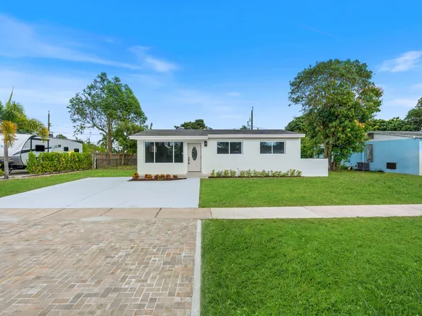 124 Henthorne Dr, Palm Springs, FL 33461