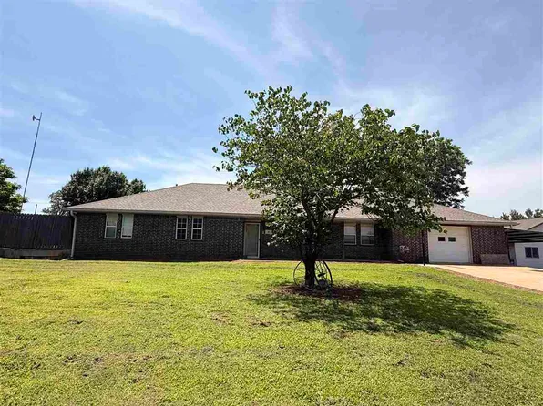 219 N 1st St, Tryon, OK 74875