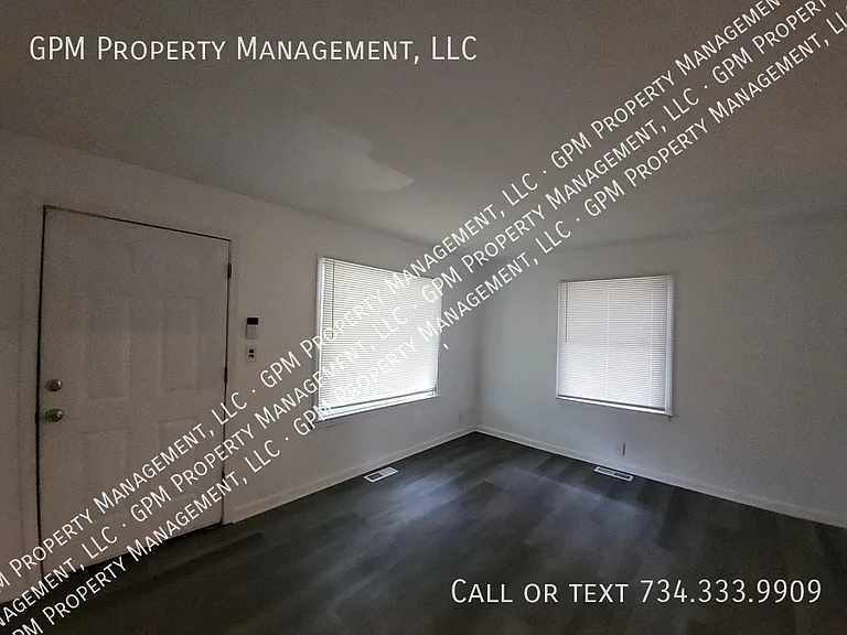 26011 Dartmouth St — Photo 4