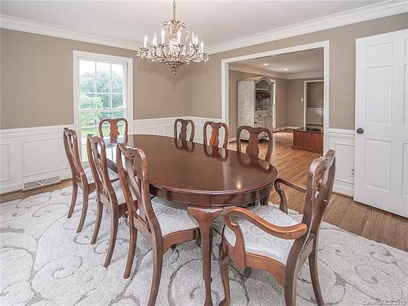 5th image of 3900 Braxton Dr