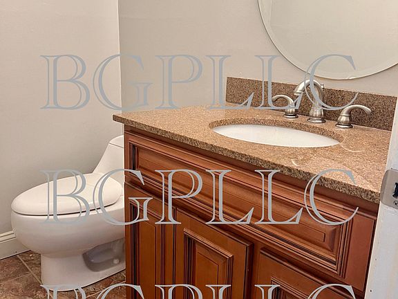 5th image of 501 E Woodbridge Ln