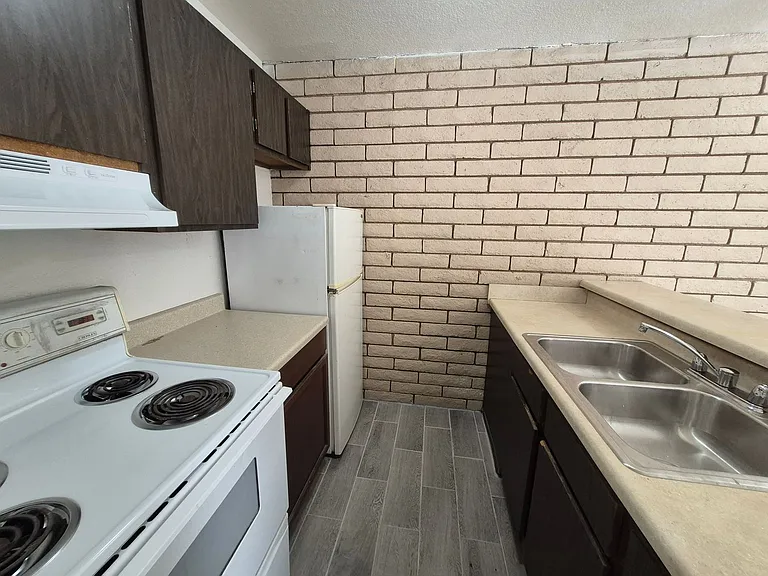 2173 S 1st Ave — Photo 4