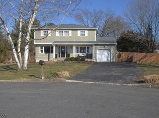 16 Lyn Gale Ct, Washington, NJ 07882