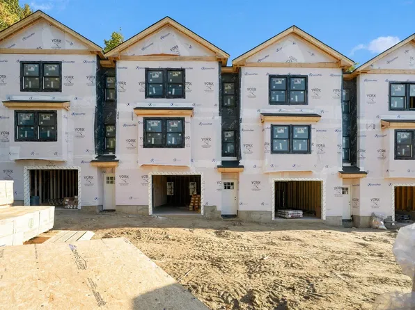 2 York Way #2, Manchester, NH 03103