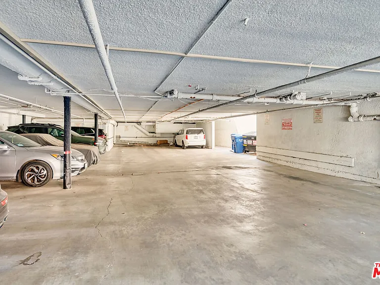 1021 N Genesee Ave #4 — Photo 16