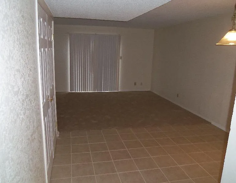 2 bed, 1.5 bath, 1050 sqft, $1,100 — Photo 2
