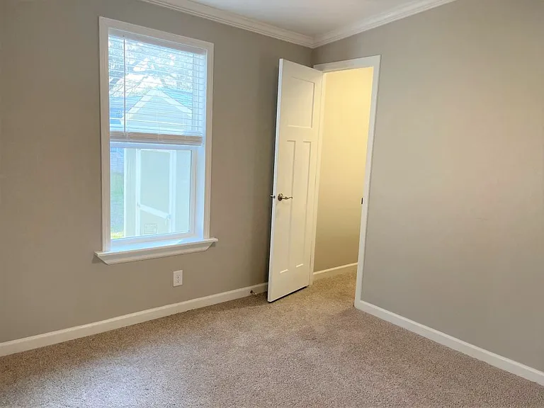 1077 Cloverleaf Cir #1077 — Photo 9