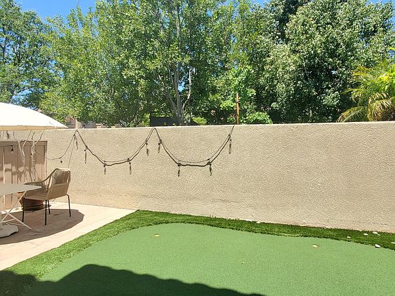 4th image of 2086 Lakeshore Dr