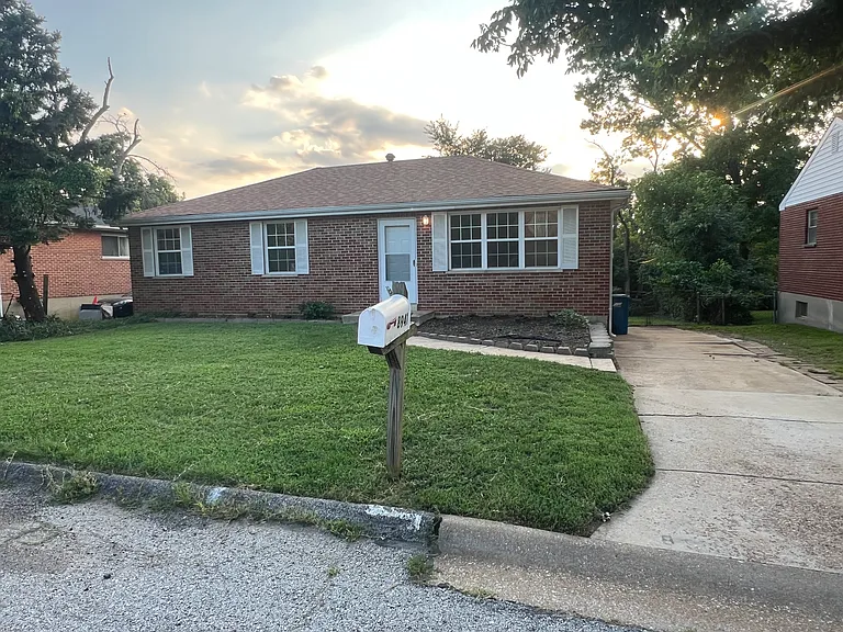 8941 Kidder Ave — Photo 1