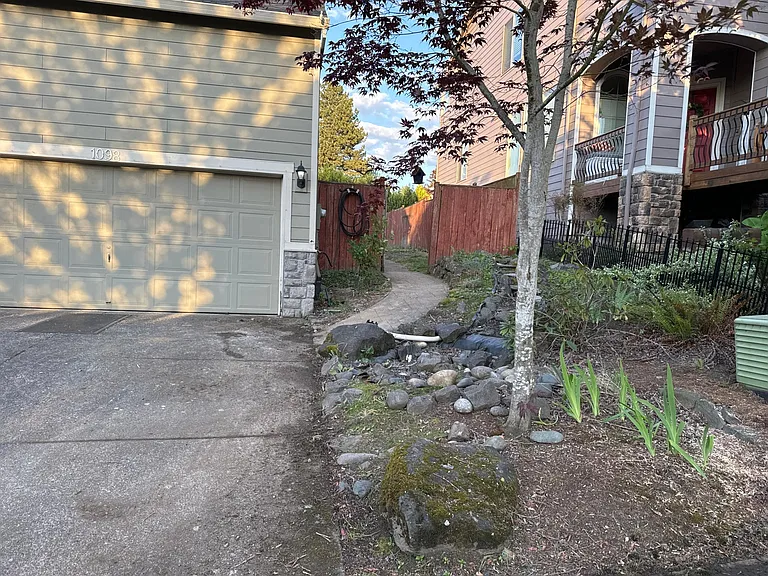 1098 SE Mimosa Dr — Photo 2