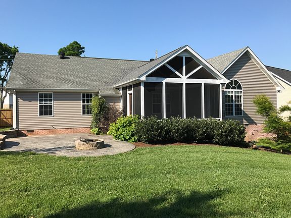 3rd image of 3145 Westchester Dr