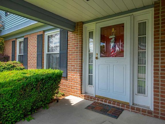 5th image of 10098 Granden St NW