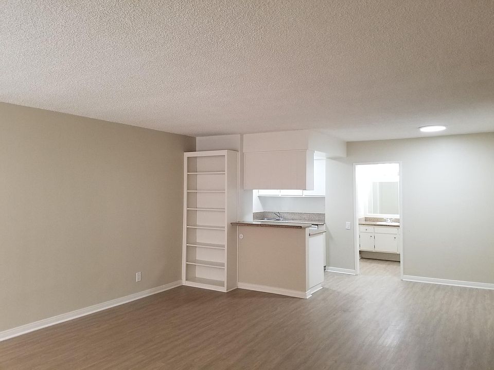 2nd image of 458 S Harvard Blvd #310