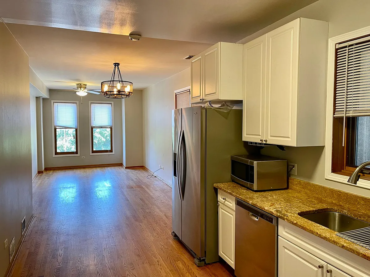 Building Photo - 1219 W Erie St #2A