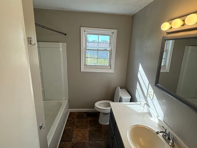 1668 Lower Sharon Rd — Photo 6