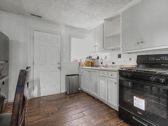5th image of 2937 S Rutan St