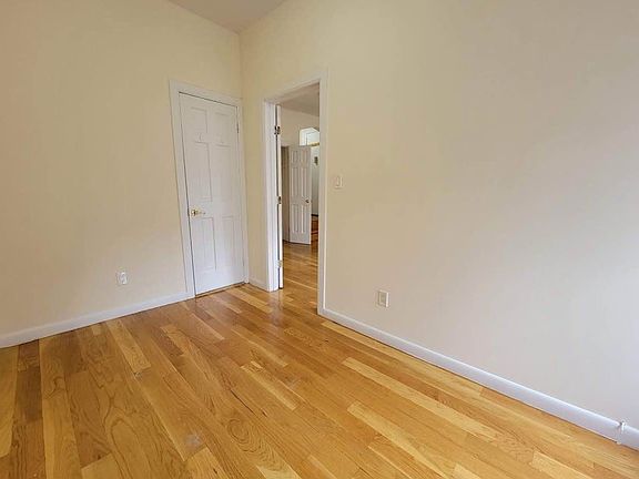 4th image of 163 E 36th St #5V
