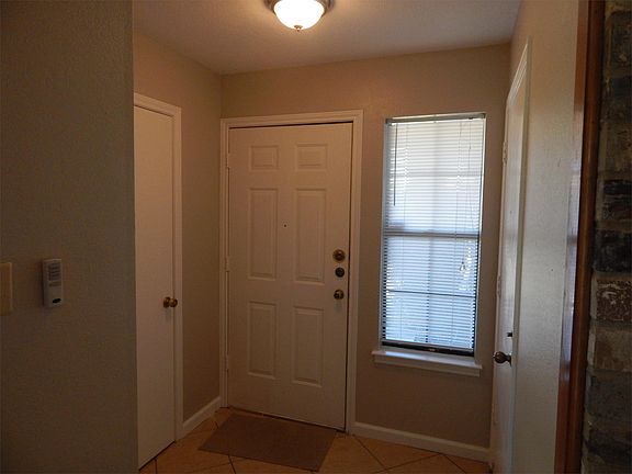4th image of 3010 Honeysuckle Cir APT A