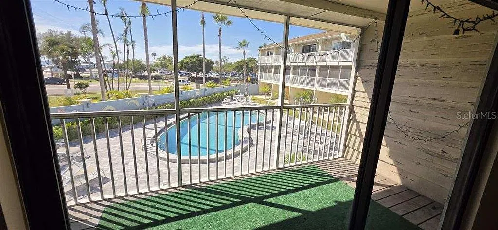 2 bed, 2.5 bath, 1106 sqft, $2,400 — Photo 2